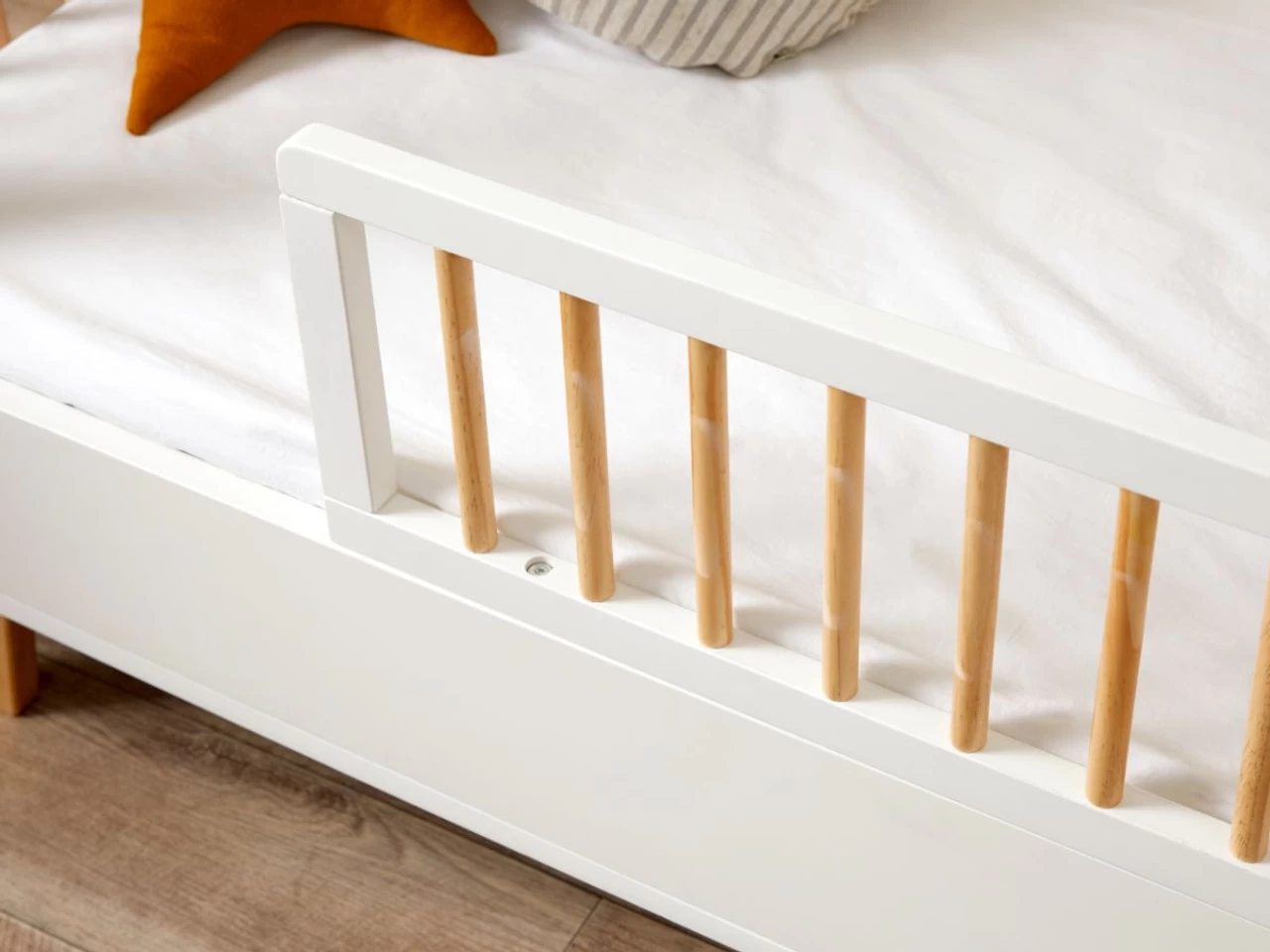 Aspen Cot Toddler Bed Half Frame - White/Natural - Image 4