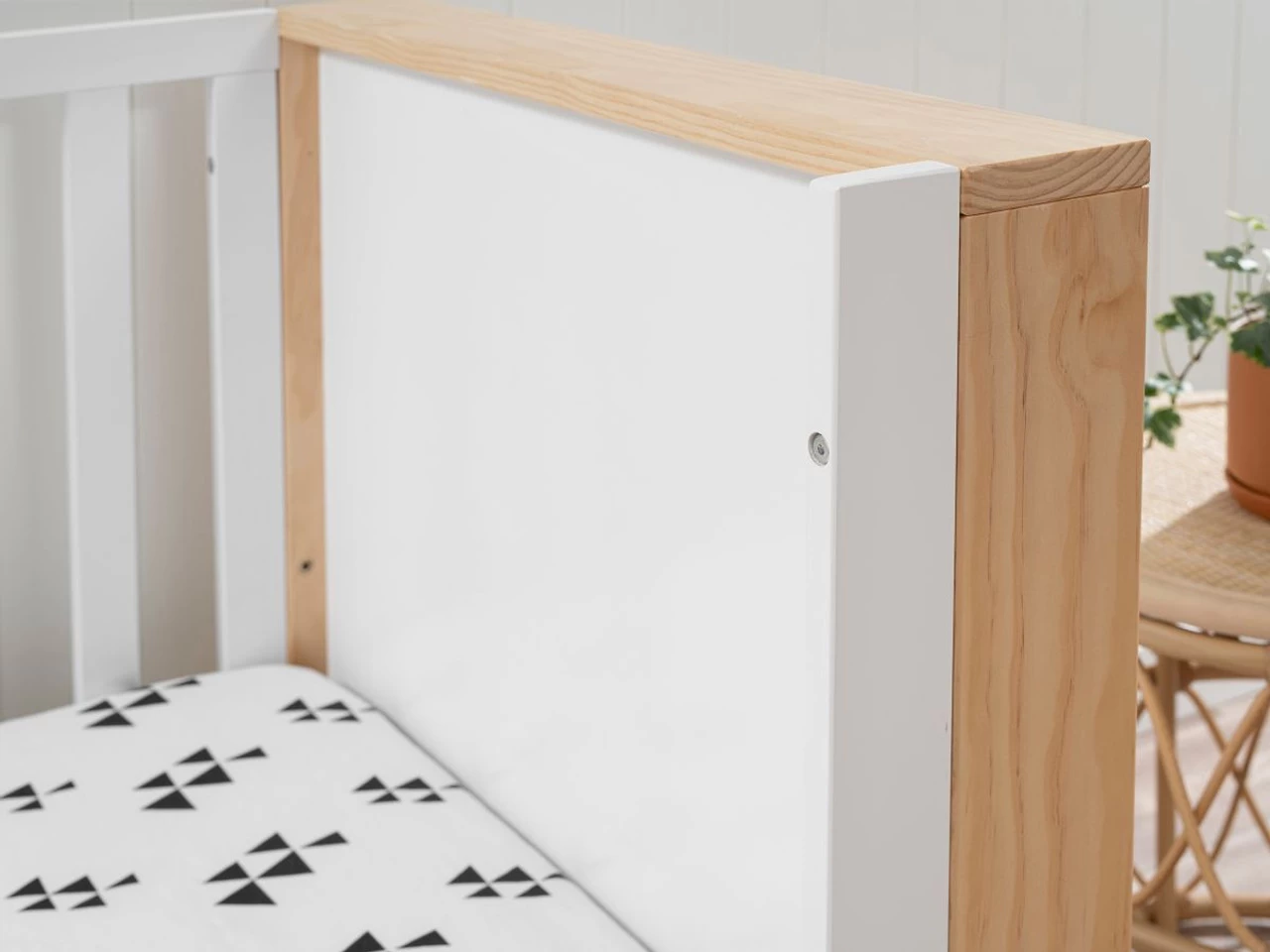 Boston Cot Toddler Bed Conversion - White - Image 6