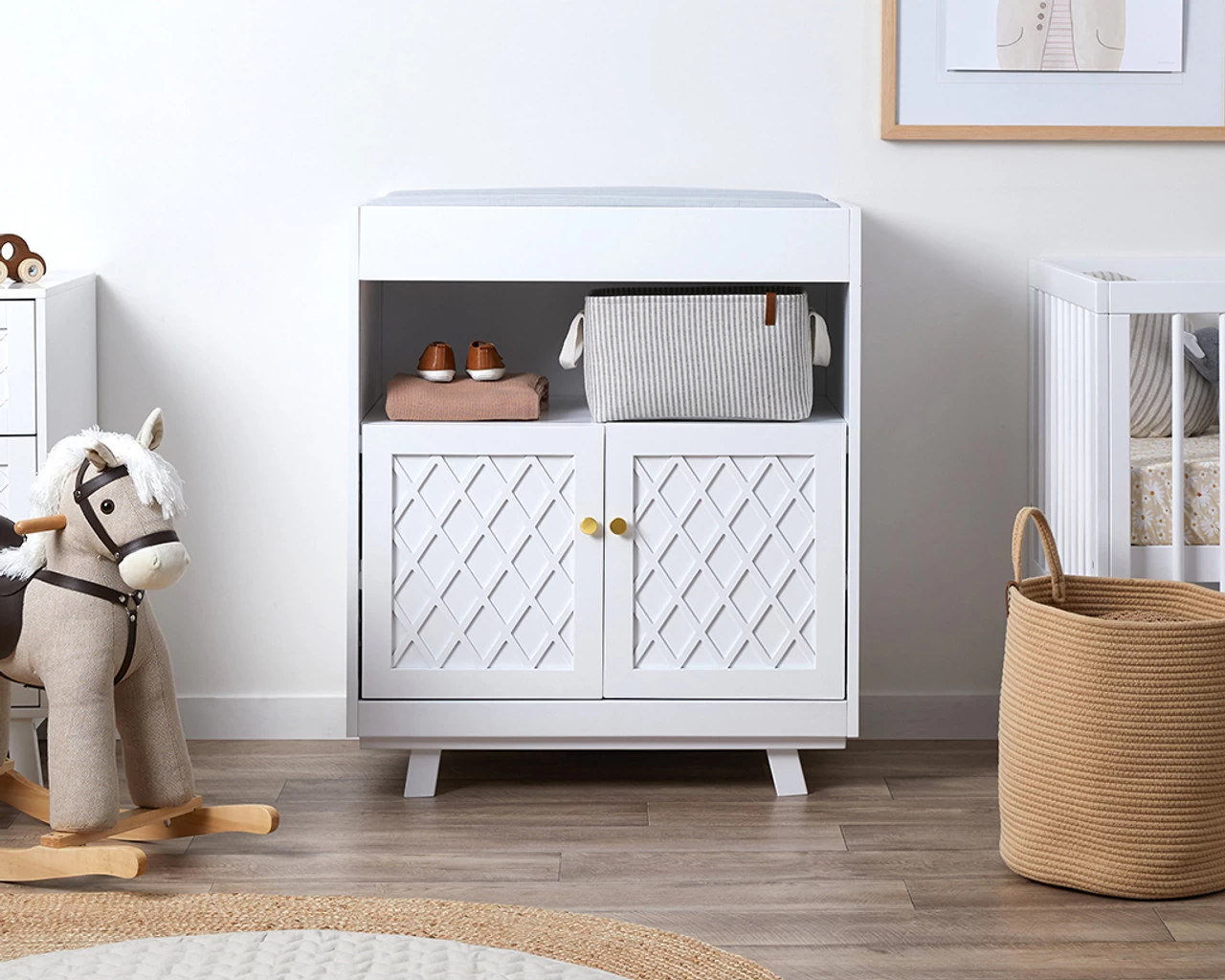 Genevieve Change Table